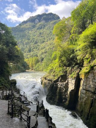 이천 등룡동, 지표면 깊숙한 신비한 거대한 위장 속으로!