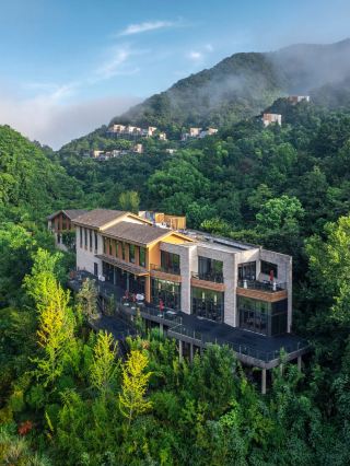 A hidden upscale hot spring villa in the mountains of Ninghai