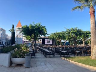 Mixed Experience at a Spacious Hotel