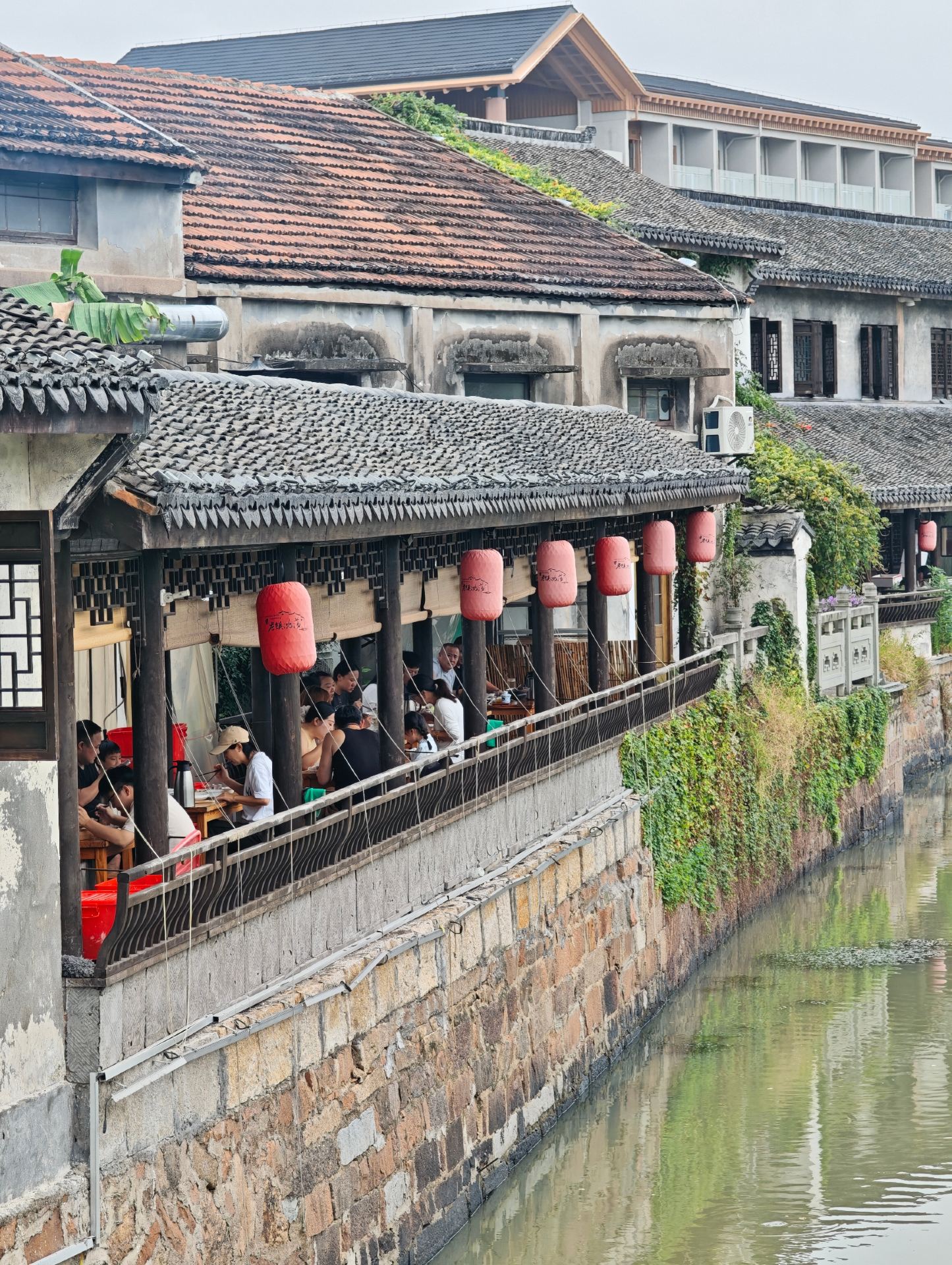 Shendang Ancient Town | Filming location of Yu Hua's "Chronicle of a Blood Merchant," where the author dined in person—order a plate of stir-fried pork liver