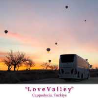 Love Valley, Cappadocia ชื่อนี้มีบอลลูนเต็มฟ้า