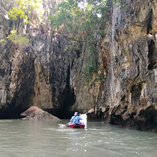 พายเรือคายัคลอดถ้ำที่อ่าวพังงา