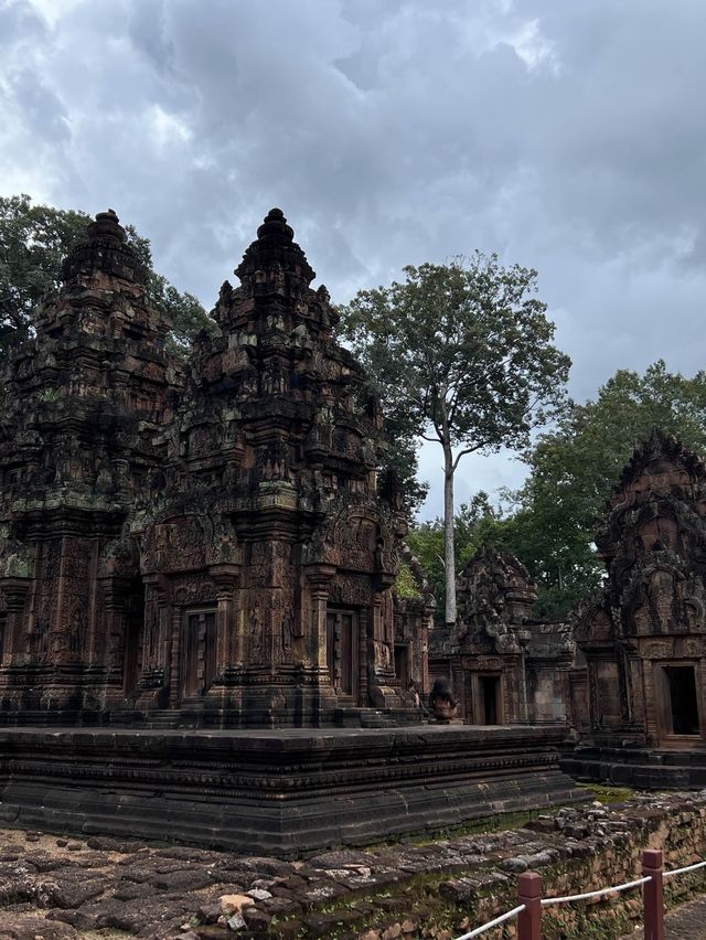 ปราสาทหินสีชมพู วิจิตรงดงาม เก่าแก่กว่าพันปี
