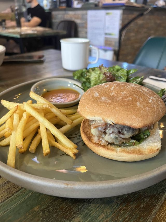 上環健康餐廳🍴 古色古香的街道