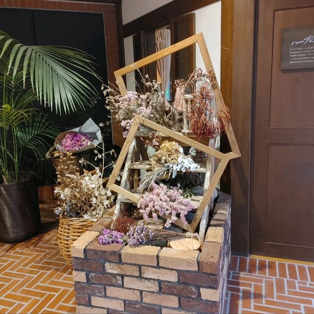 雨の日も楽しい！神戸布引ハーブ園　温室展示「ハーブのある暮らし」