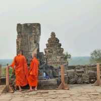 🌄 Breathtaking Sunset at Phnom Bakheng Temple