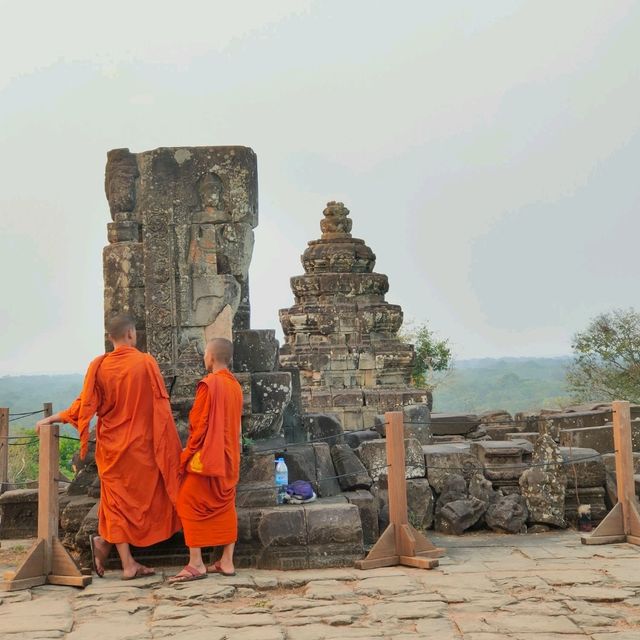 🌄 Breathtaking Sunset at Phnom Bakheng Temple