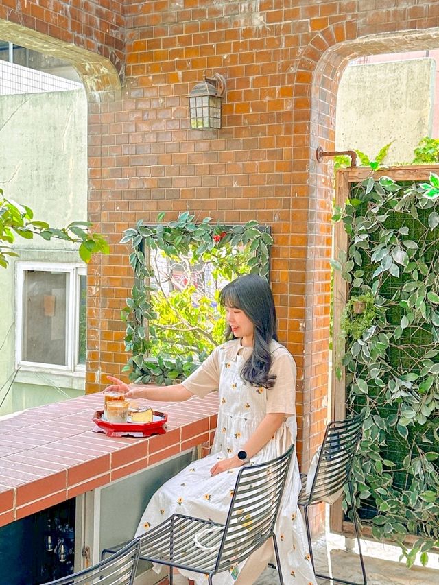 ☕레트로 감성 가득 품은 채광 좋은 카페☕