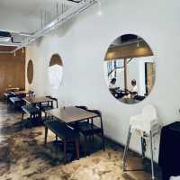 Ice cream & dessert cafe