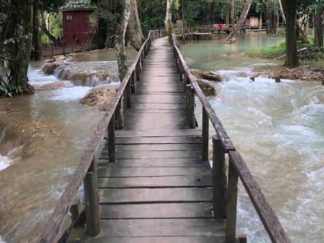 น้ำตกตาดแส้