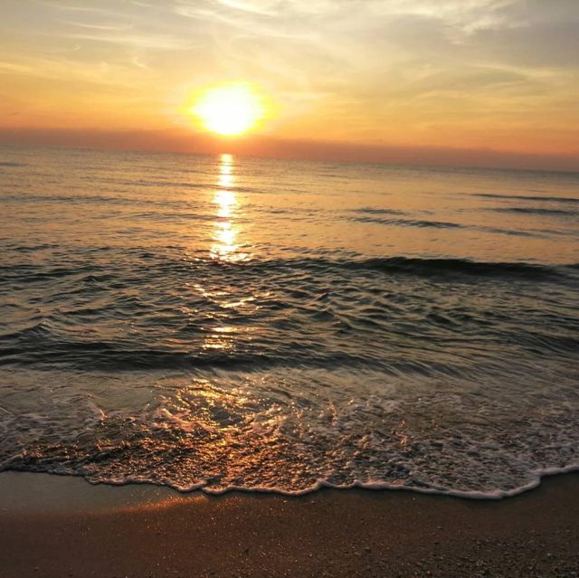 ชมหาดขนอม ยามเย็น