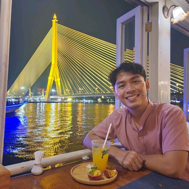 ล่องเรือดินเนอร์ กับร้านอาหารกินลมชมสะพาน