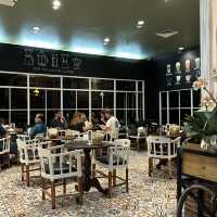 Chill @ Indo vibes popular cafe @ airport