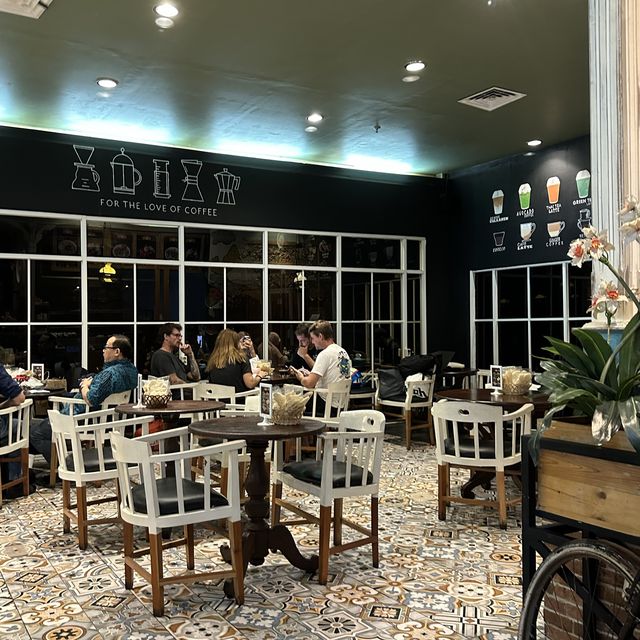 Chill @ Indo vibes popular cafe @ airport