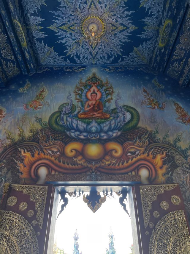 清萊一日遊 必到藍廟參觀 