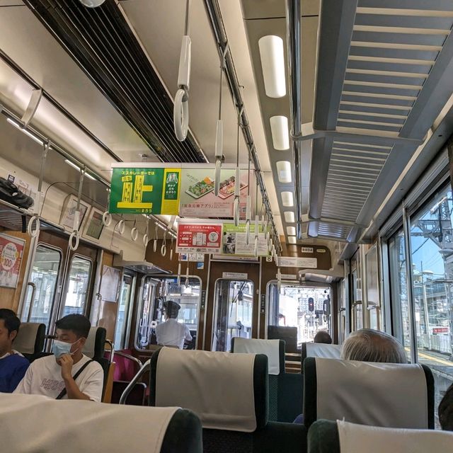 HEP観覧車を見上げながら、EST HOODMOLLE のスタバを通り、阪急梅田駅〜京都烏丸駅〜市バスで下鴨神社へ。