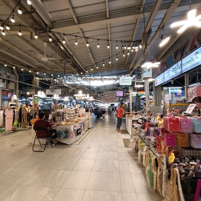 zome เสื้อผ้า Thonburi Market​ Place​