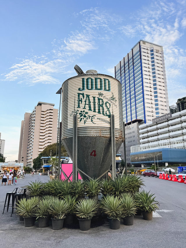 Jodd Fairs DanNeramit