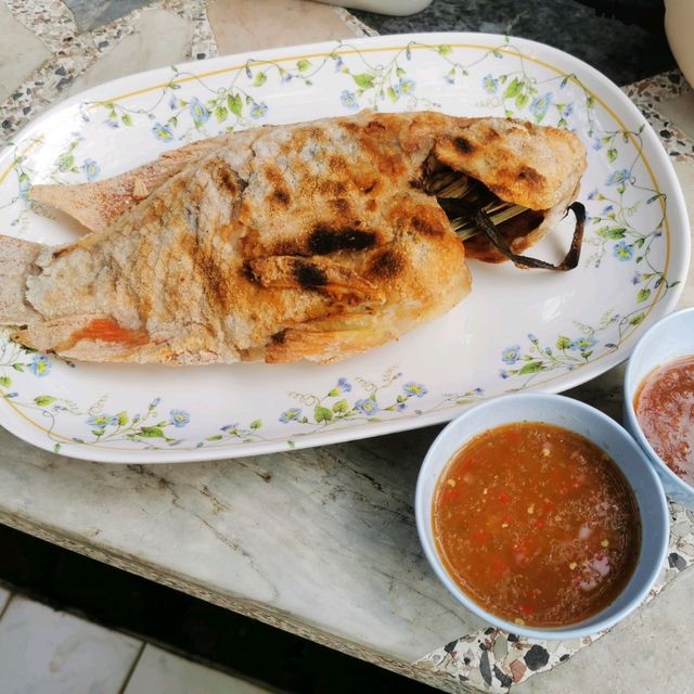 ตาเรืองปลาเผา ที่ตลาดฐานเพชร​นนท์​ 