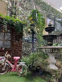 Munasir ร้านกาแฟนั่งชิวริมสระ ณ พัทยา