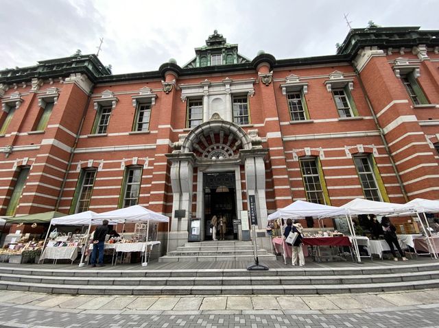 京都・中京区。赤れんが作りの別館は入場無料。ふらっと立ち寄る事のできる『京都文化博物館』