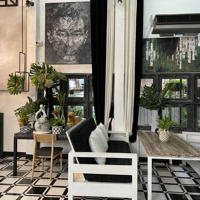 Woo Cafe Art and Gallery 