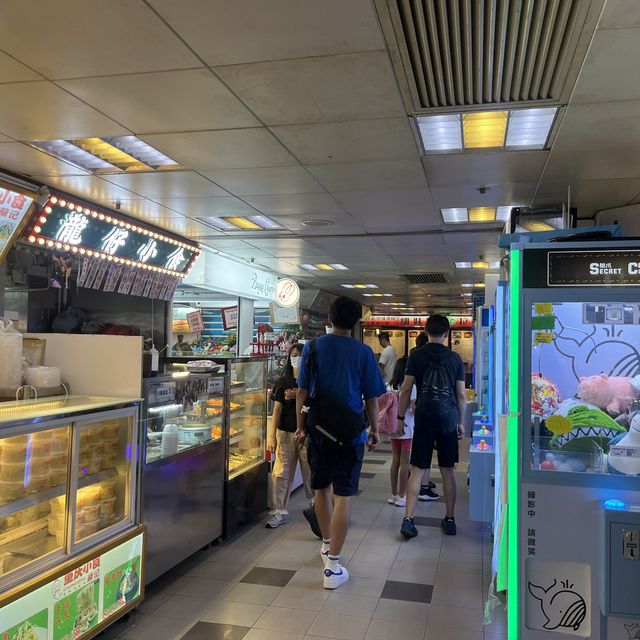 葵涌廣場-很地道,位于葵芳地鐵站隔離的地道又貼地商場
