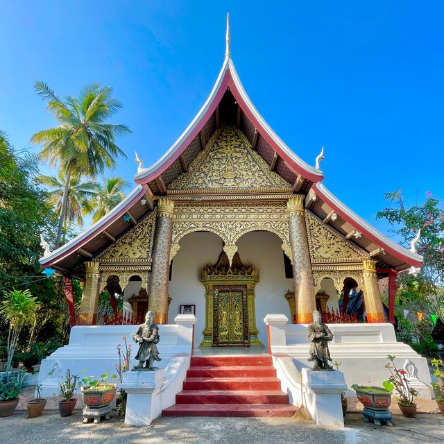 Guardians Embrace at Wat Choum