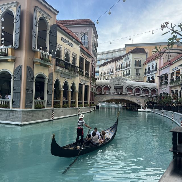  Venice Grand Canal Mall