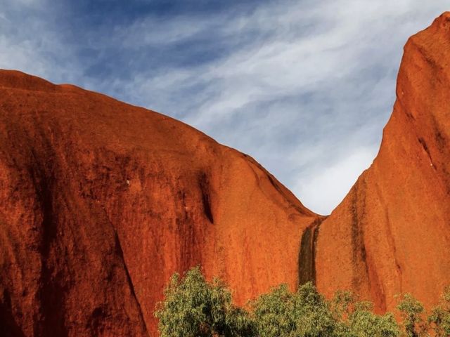 【澳洲】烏魯魯卡塔丘塔國家公園：神聖巨石陣，藍天白雲下的大自然奇觀
