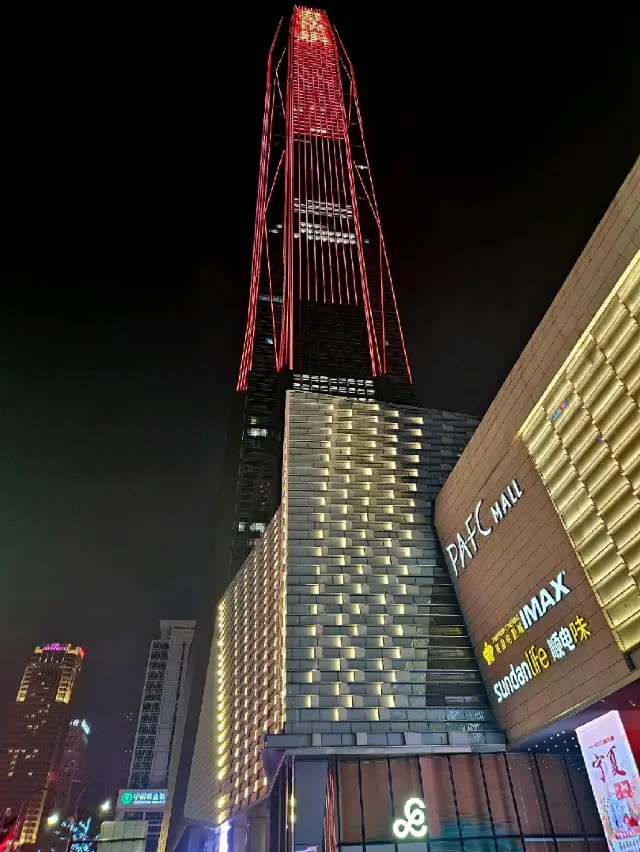 深圳の高さ115階の有名な摩天楼。