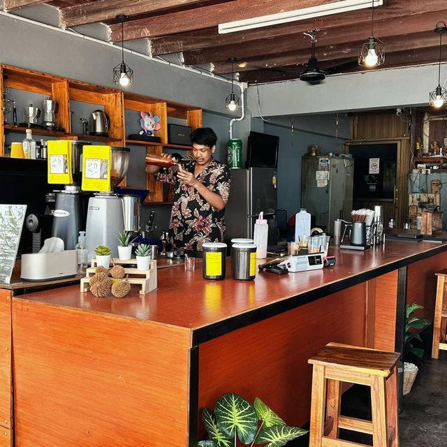 Custom Caff Coffee Roasters ☕️🍫