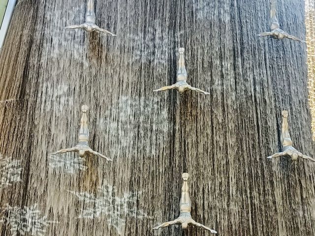 Dubai Mall waterfall 
