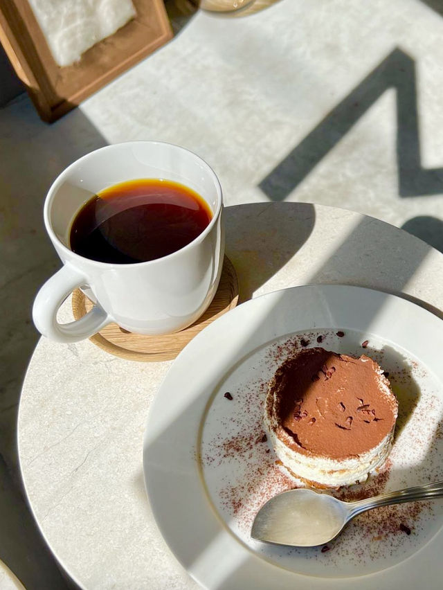 미니멀하고 모던한 감성의 ☕️ 티라미수 맛집 도쿄 지유가오카 카페투어 추천 