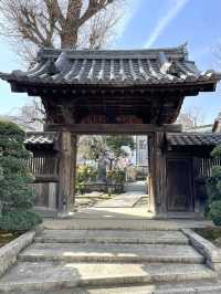 【寶蔵院/東京都】三界萬霊の石碑と石像が見守る寺院