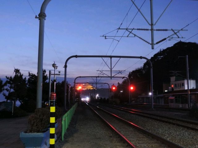 正東津火車站：海灘上的特色車站