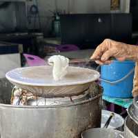 ข้าวเกรียบอ่อนน้ำจิ้มกุ้งตลาดเฉลิมจันท์