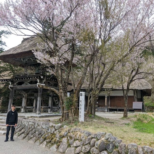 Avoid the tourists at Shirakawa-go 