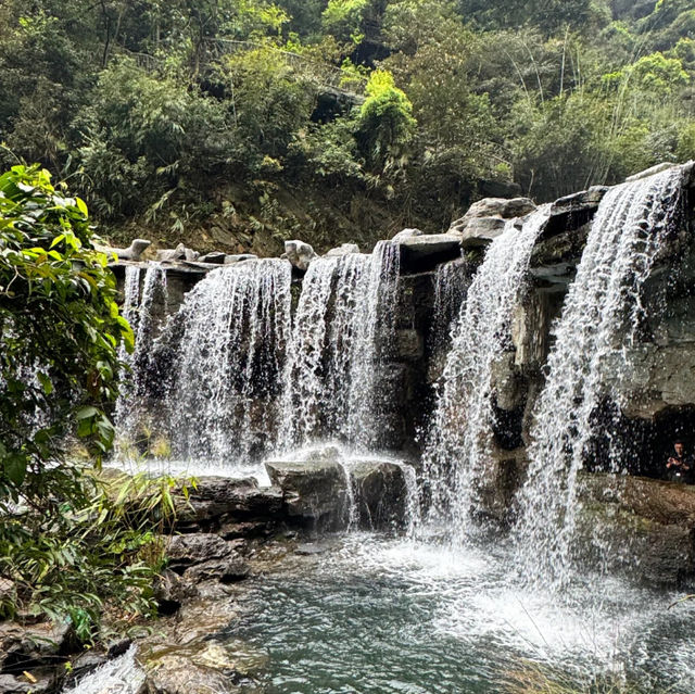【臺北景點】滿月圓瀑布：壯麗水簾