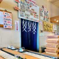 「根室花丸迴轉壽司：頂級壽司店，獨特魅力」