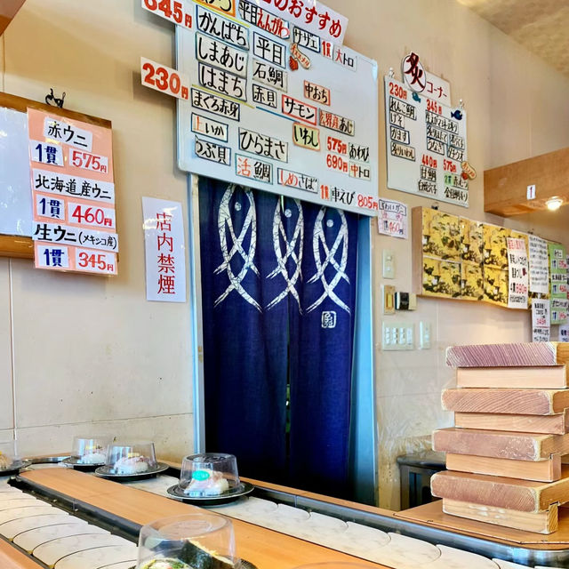 「根室花丸迴轉壽司：頂級壽司店，獨特魅力」