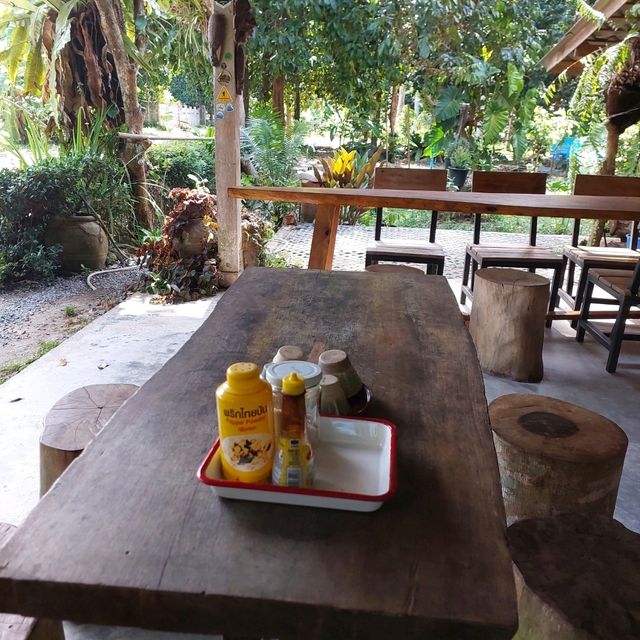 ร้านบ้านชาในป่าฝน Tea House in Rainforest