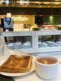 觀塘巧明街Holiday inn酒店2樓Cafe半自助餐，人均價格$130