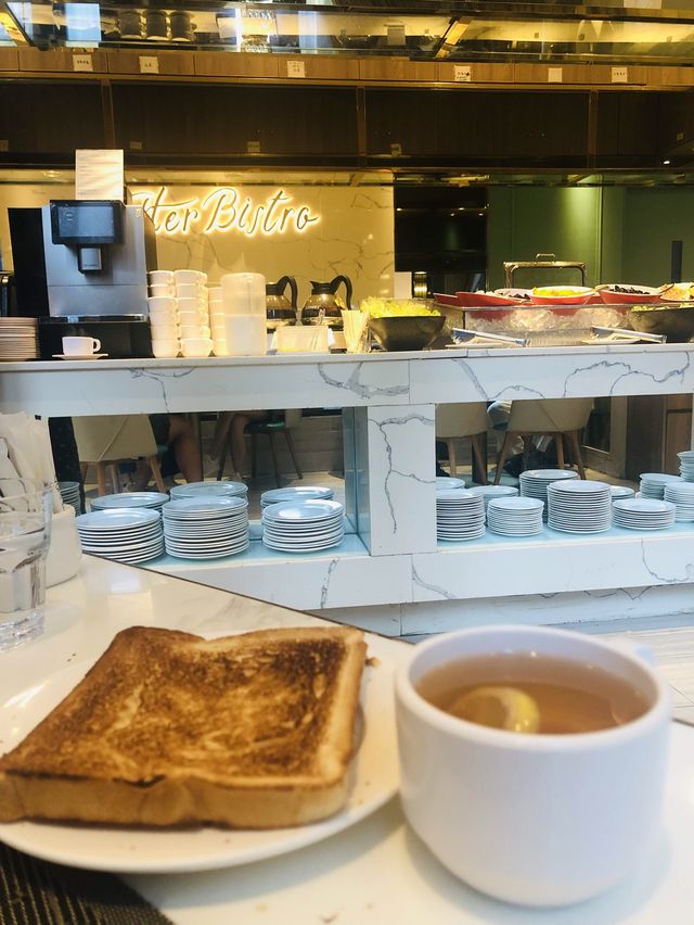 觀塘巧明街Holiday inn酒店2樓Cafe半自助餐，人均價格$130