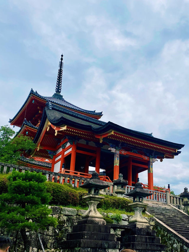 【京都】清水寺：雄偉壯麗的大殿，橫跨斷崖的清水舞台