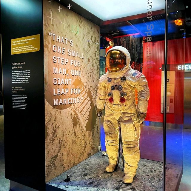 Visit the US Air & Space Museum