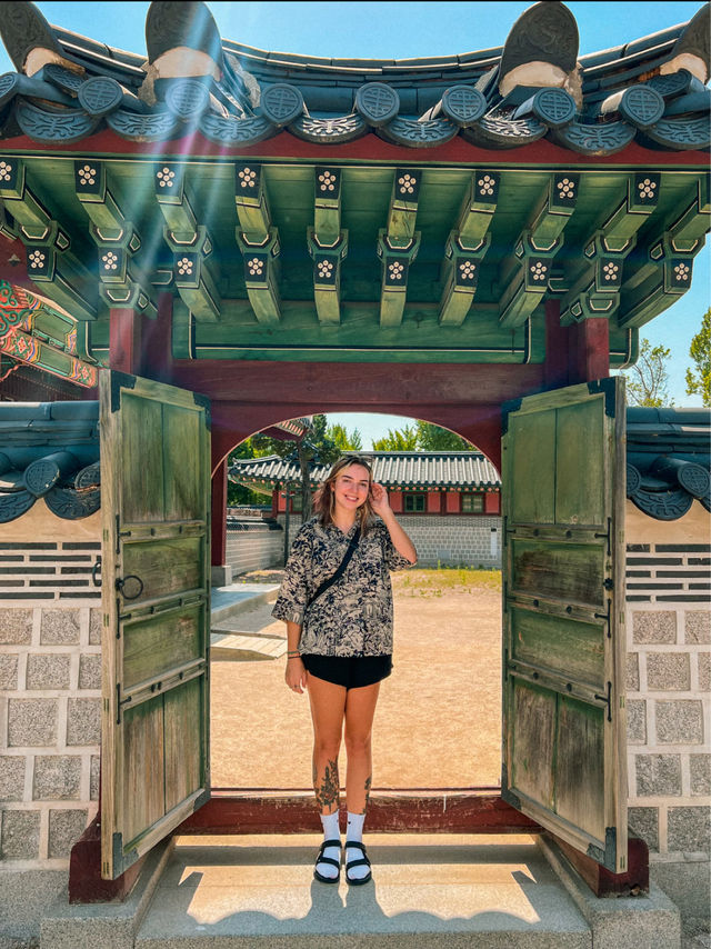 Sunny Day at Gyeongbokgung Palace in Seoul 🇰🇷