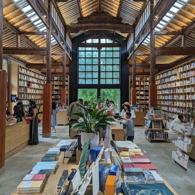 Book Lovers Rejoice in This Cute Bookstore in Shaxi