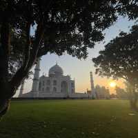 Getting enthralled by the magestic beauty of Taj Mahal