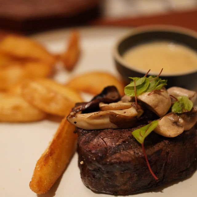 【香港文華酒店Café Causette】三道菜晚餐，口碑絕佳！